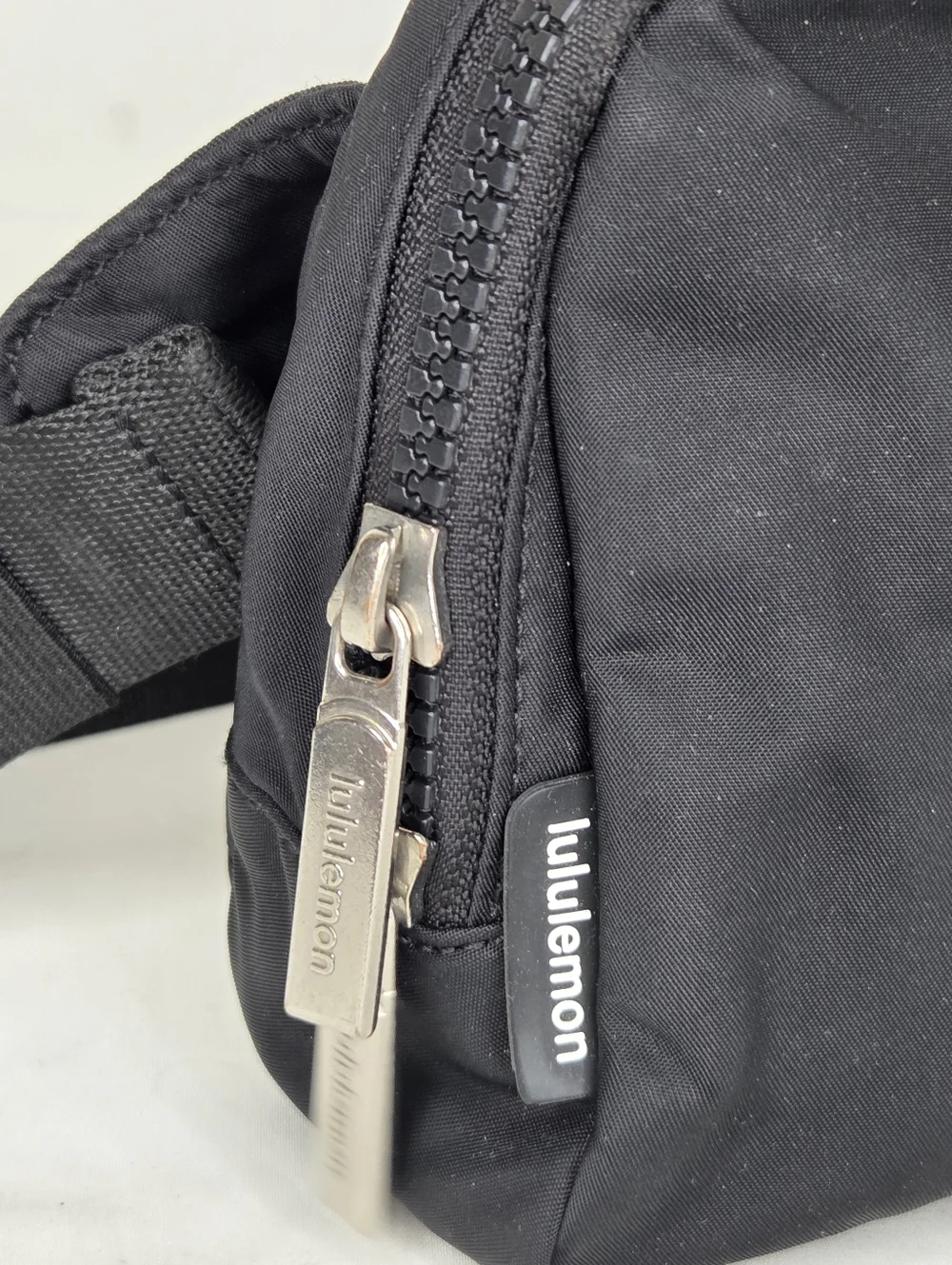 lululemon athletica OS Everywhere Belt Bag In Black Aprox 8"x6" Inch - Picture 7 of 11